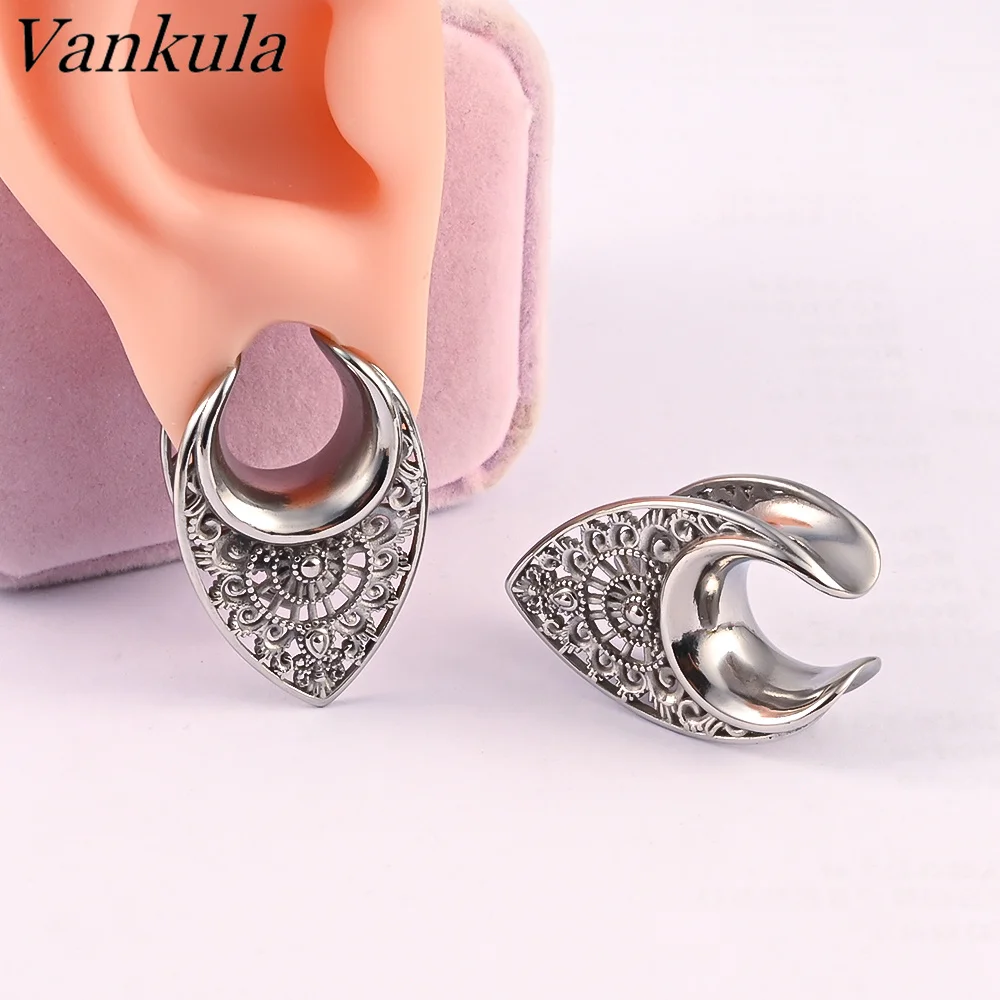 Vankula 2PCS Fashion Ear Tunnel Plug Heart Earrings Piercing Ear Gauges Expander with Zircone