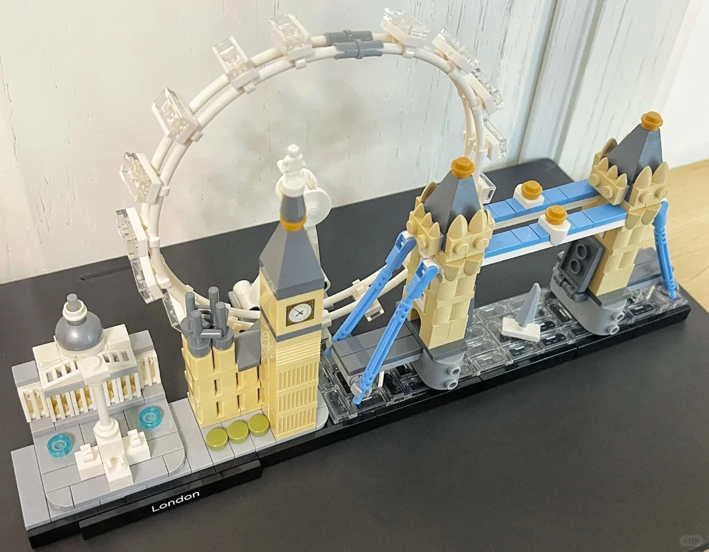 468pcds 10678 Architecture Building Set London  Big Ben Tower Bridge Building Block Bricks Toys Compatible Lepining city