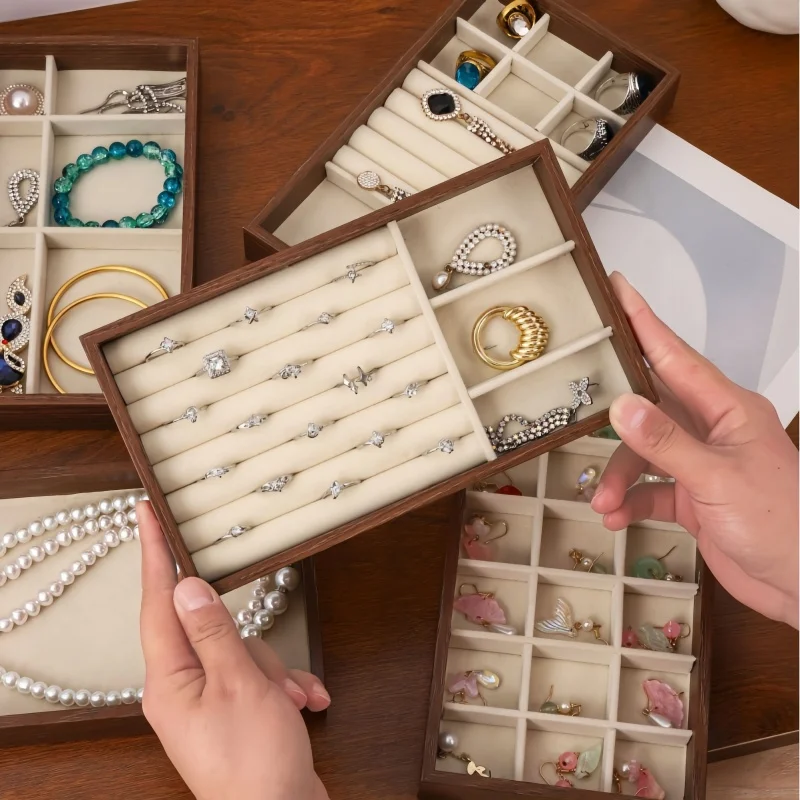 The 1PC walnut jewelry display tray is the perfect gift for women and girls. It thoughtfully stores her beloved rings, earrings,