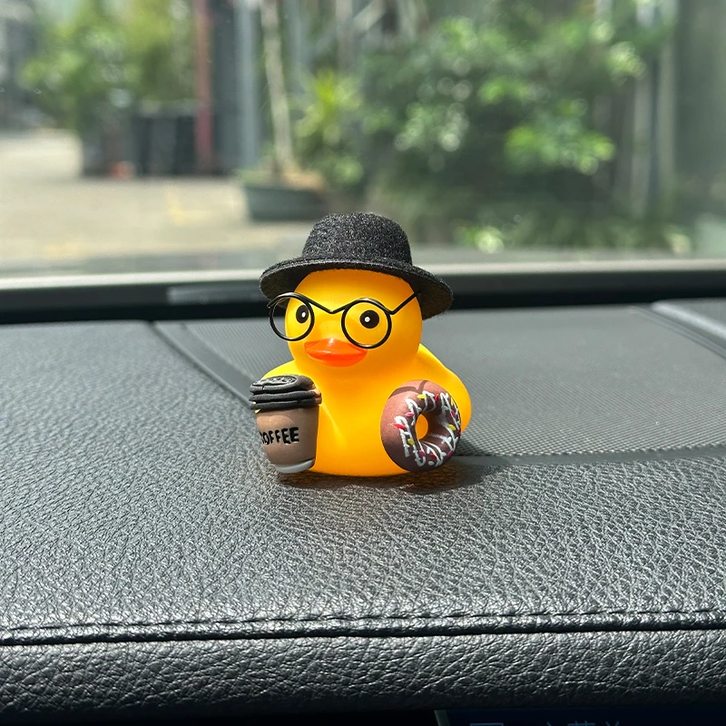 Рисунок 4 - Резиновая утка для автомобиля