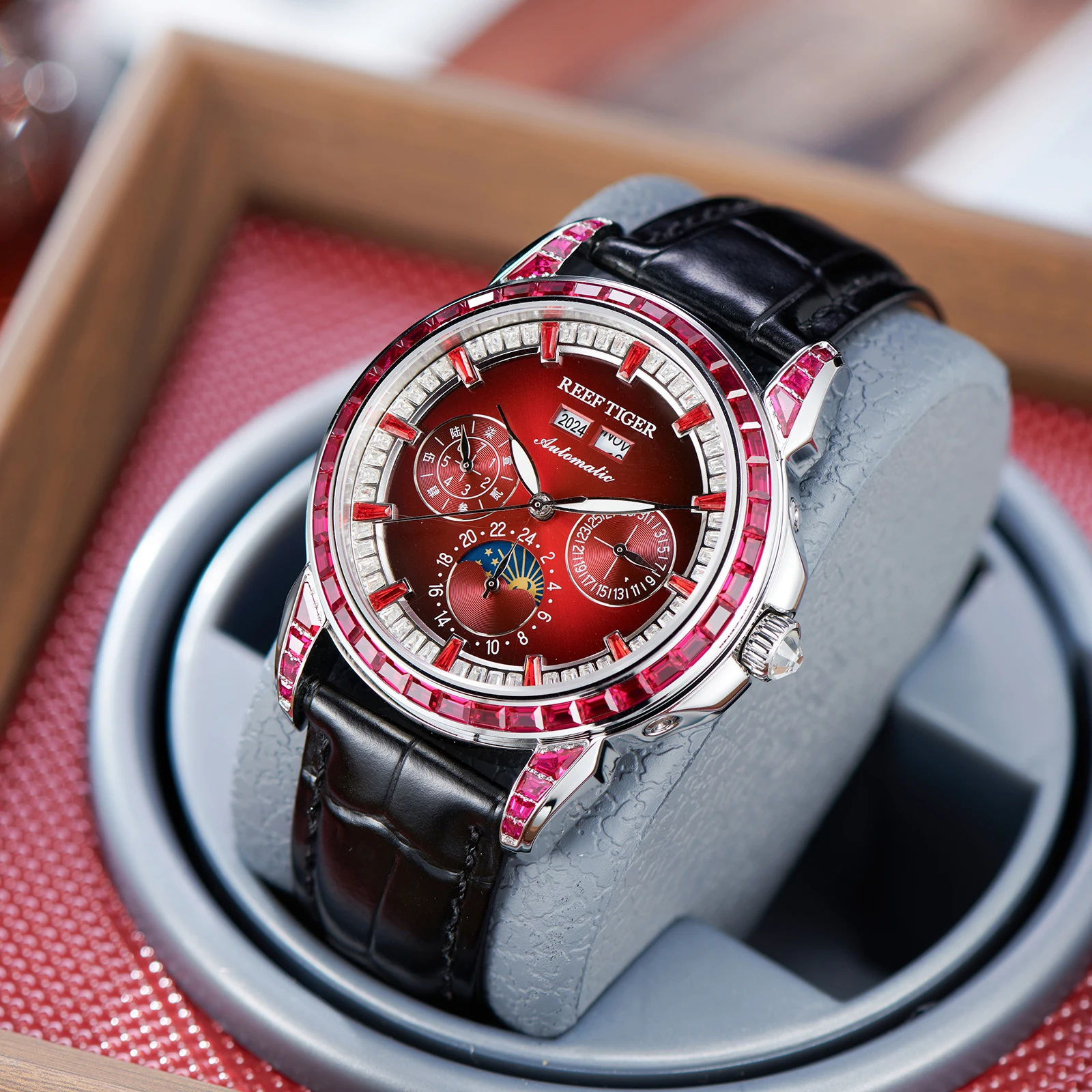 Reef Tiger Men's Multifunction Moonphase Automatic Watch Rose Gold Rainbow Diamond Bezel Leather Classic Fashion RGA1988