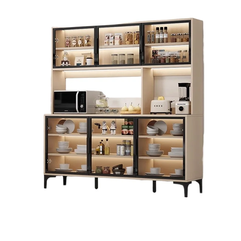 

Обеденный боковой винный шкаф, встроенный у стены. Кухонный шкафчик. Шкаф для хранения чая в ресторане.