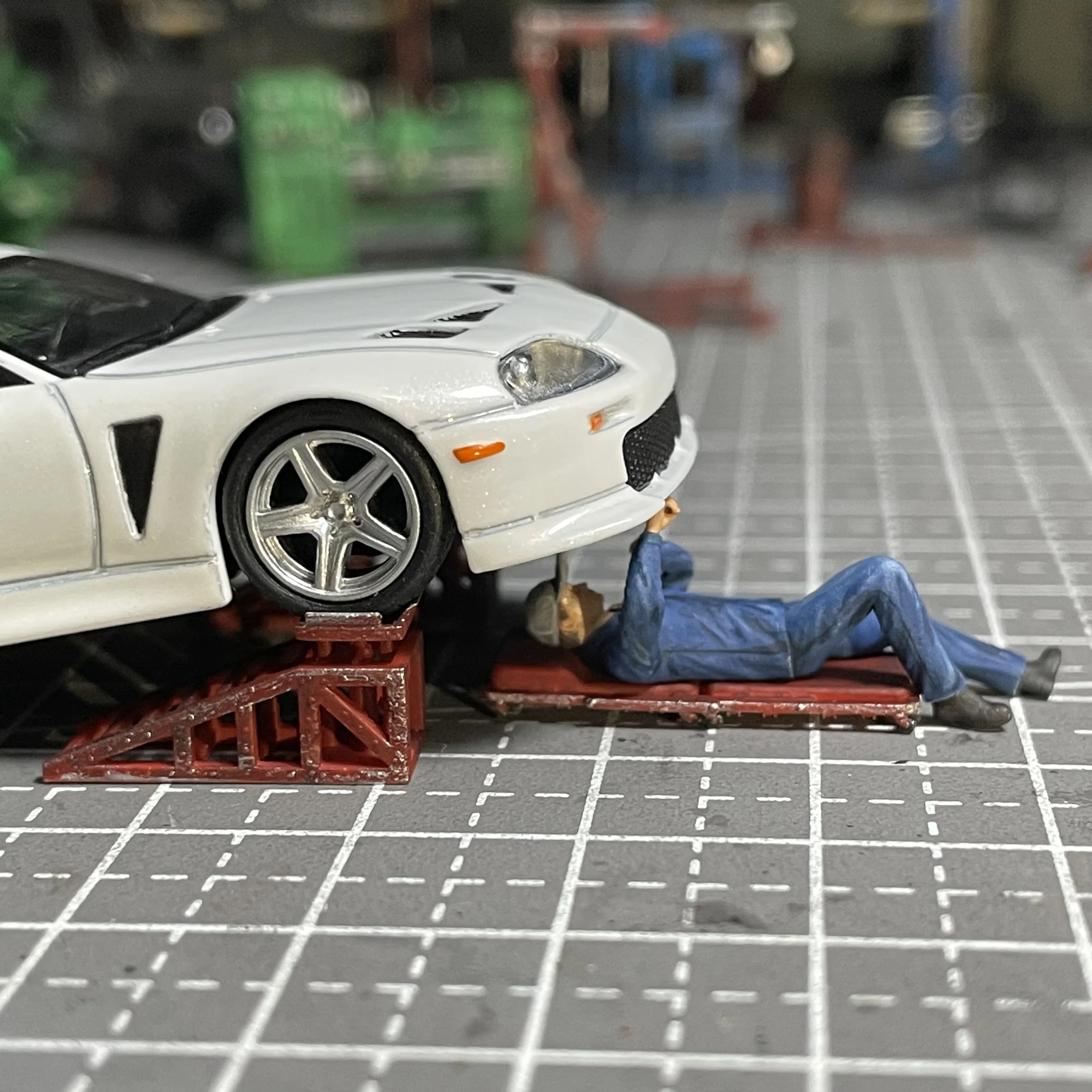 1/64 Miniature Figure Garage Scene Retro Maintenence Mechanic Model Ramp Car Repair Factory Display Doll Props Decor