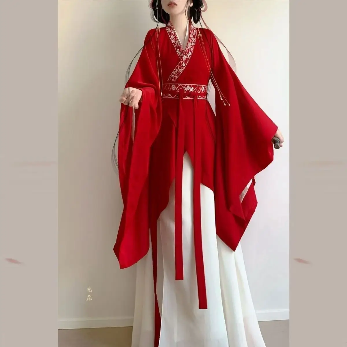 

Оригинальный красный классический танцевальный костюм Ханьфу, в стиле династий Вэй и Цзинь, с вышивкой, широкими рукавами и перекрестным воротником, древнекитайский наряд.