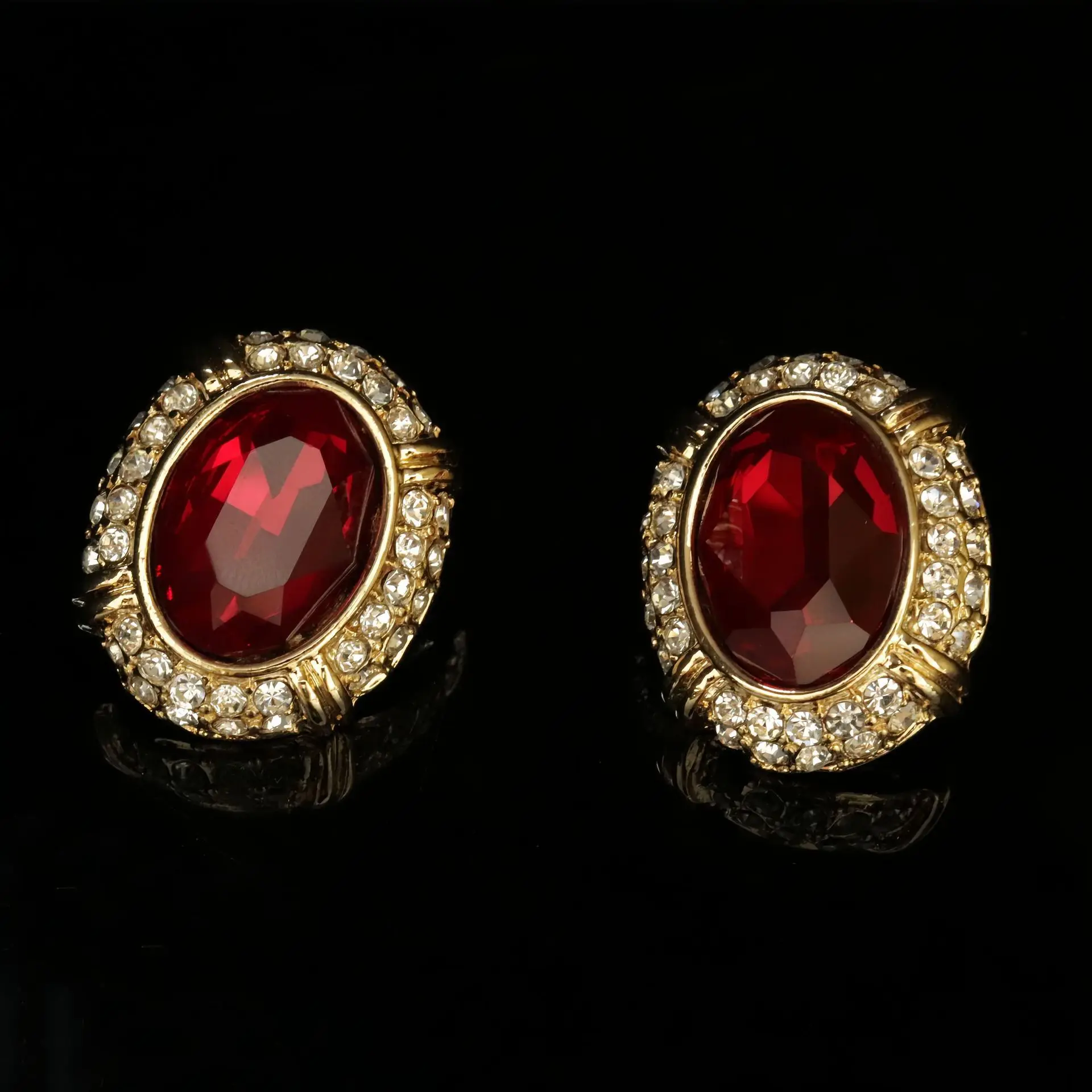 Vintage court style densely studded with rhinestones Versatile oval stud earrings Ruby exquisite commuter style earrings