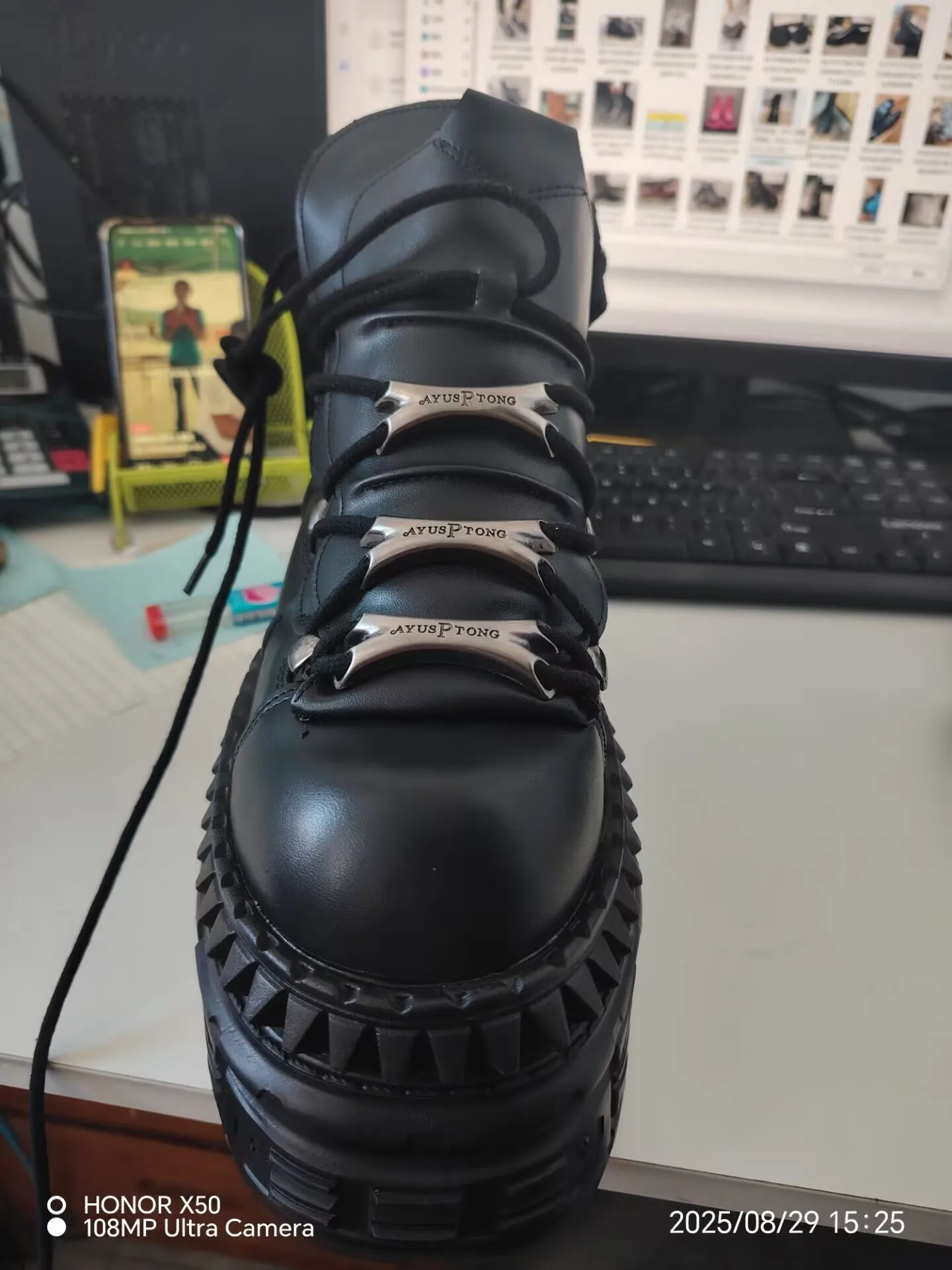 2025 ロック機関車スモールレザーゴスプラットフォームレトロメタルハイトップストリートシューティング男性と女性が同じシングルシューズ