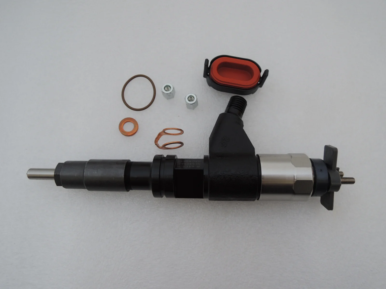 Brand New Fuel Injector 095000-6310 RE530362 Common Rail Injector 095000-6310 For Diesel Engine，original