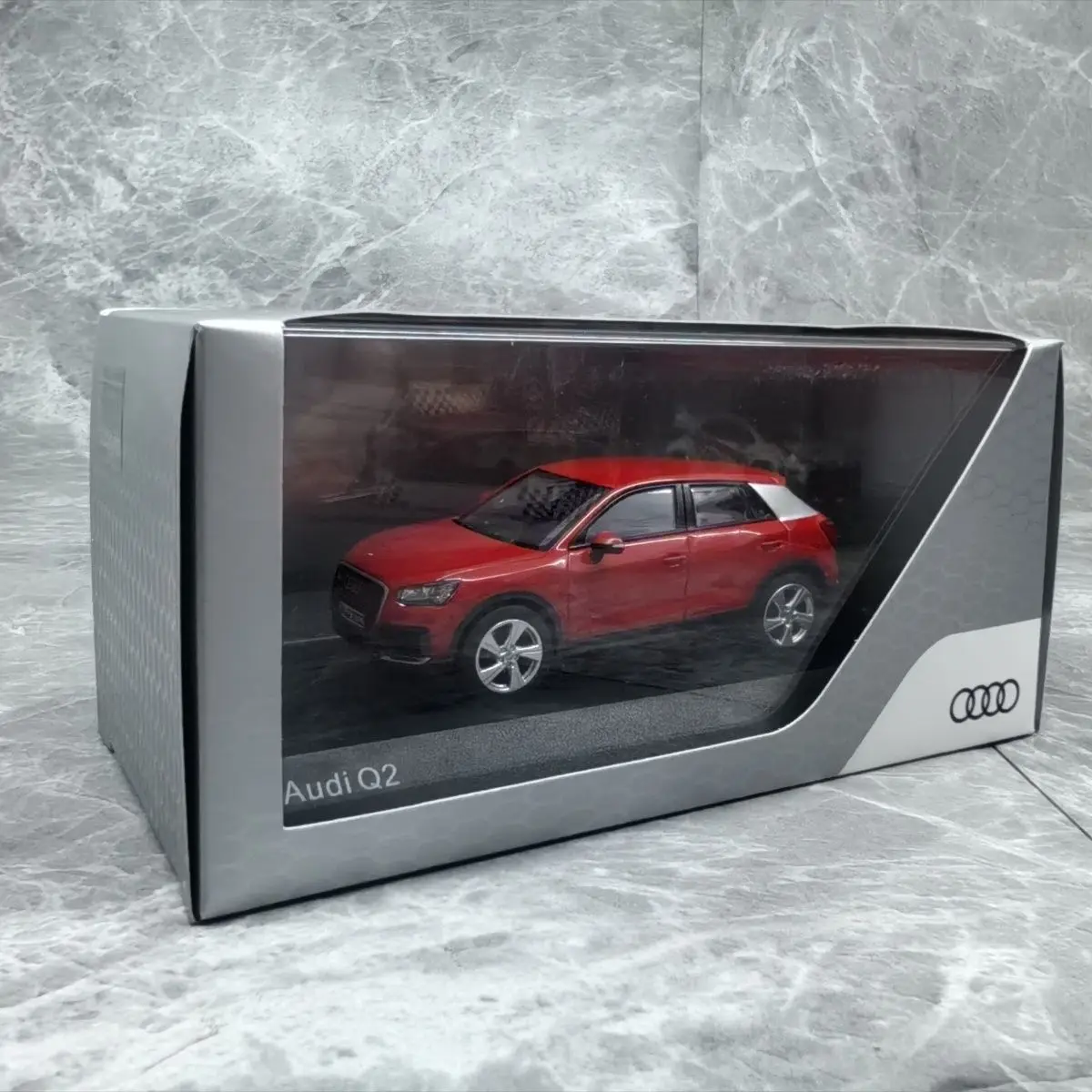 About 10 Cm, Normal Person Ornament, Original 1/43 Audi AUDI Q2 Alloy Car Model