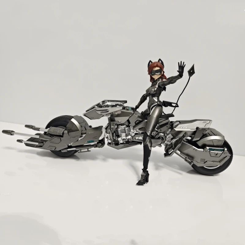 New In Stock 1/10 Dc Catwoman Motorcycle Action Figure Mech Toy Machine Girl Warhime Comic Mech Model Statue Collect Xmas Gifts