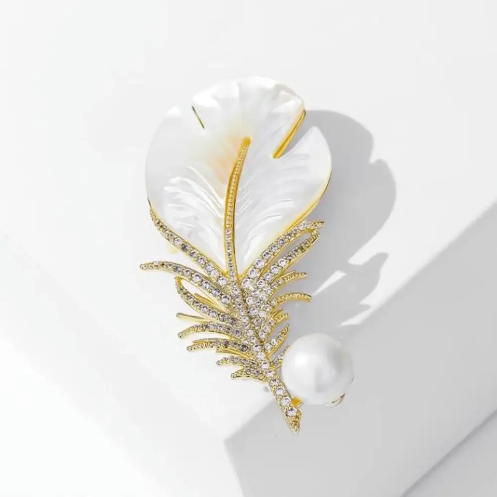 Luxury Crystal Shell Feather Brooch Pins White Pearl Rhinestone Zircon Inlaid Corsage Gold Color Clothing Accessories Party