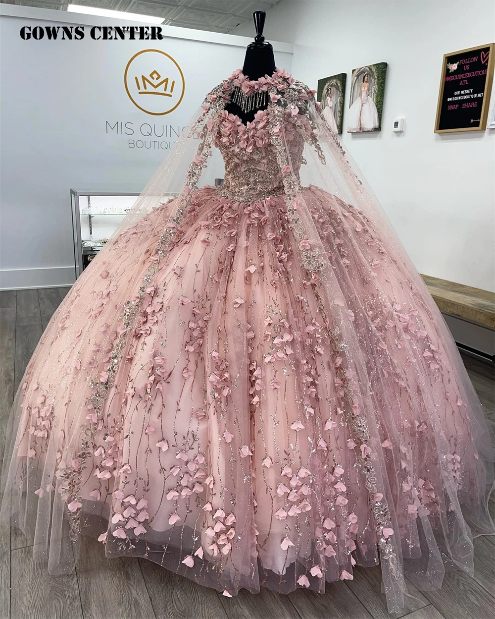 Glanzend Lichtroze 3d Bloemen Quinceanera Jurken Voor Meisje Met Kwastjes Cape Baljurk Jurk Voor Sweet 15 16 Sweetheart Luxe