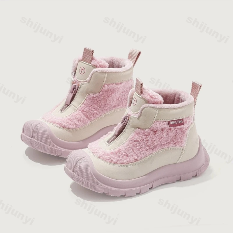

Зимние сапоги для девочек, новинка 2024, зимняя детская модная утепленная плюшевая хлопковая обувь на молнии, легкая удобная нескользящая теплая обувь