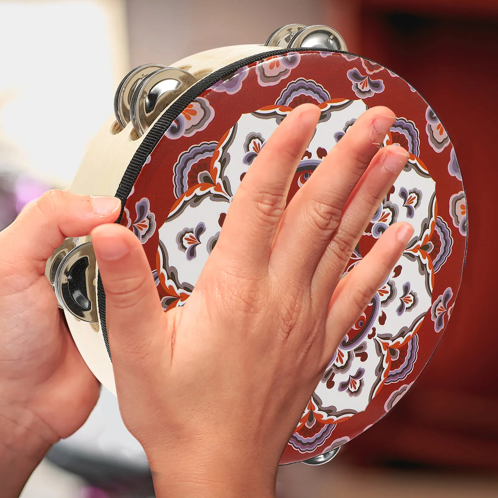 

Перкуссионный инструмент: ручной тамбурин, музыкальный инструмент