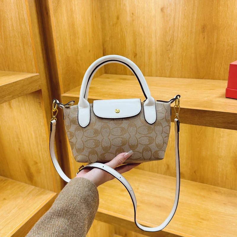 حقيبة نسائية 2025 حقيبة كروس كلاسيكية للنساء حقيبة يد فاخرة مصممة حقيبة كتف عالية الجودة حقيبة طباعة حروف عصرية