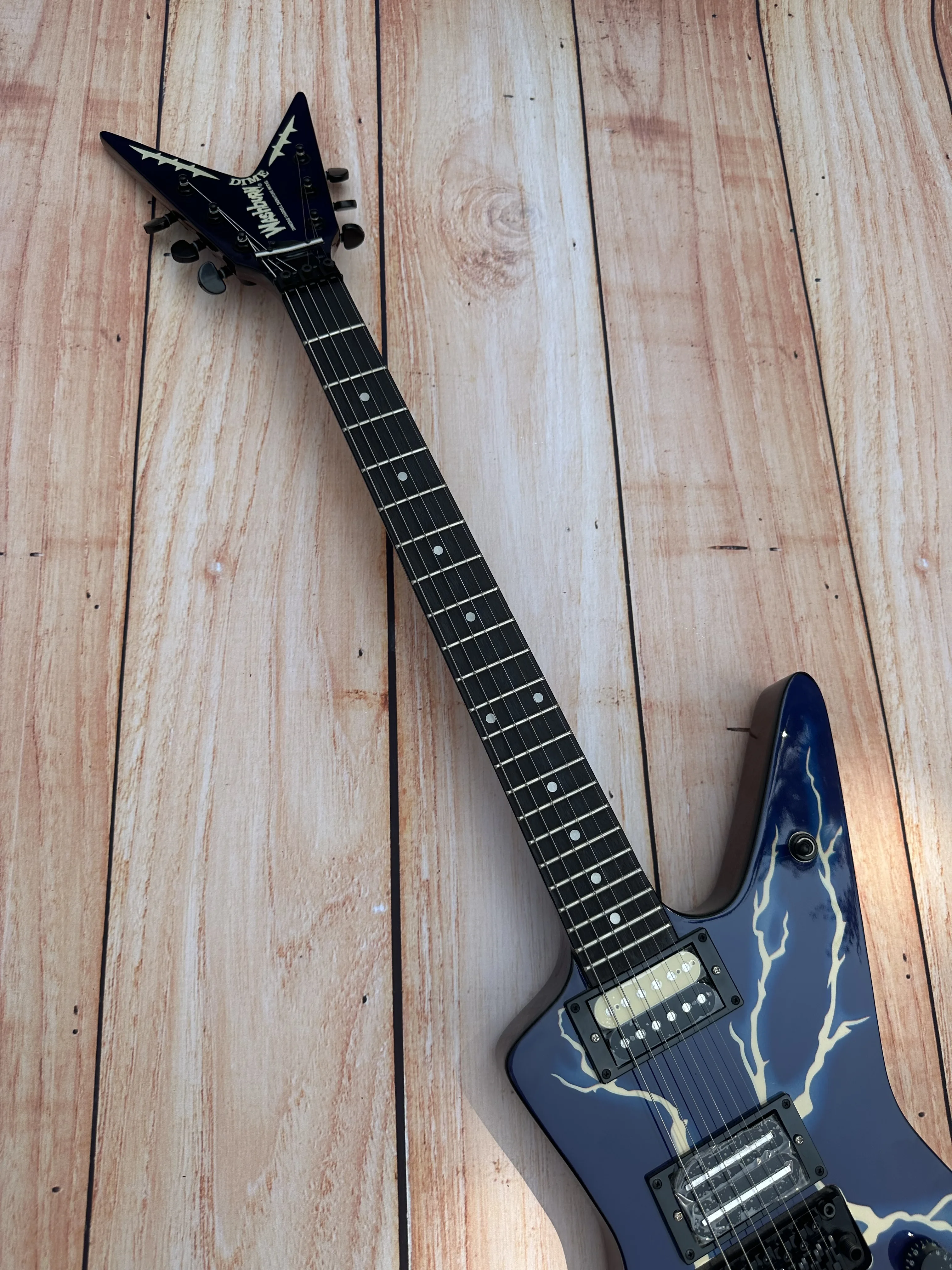 Irregular electric guitar, black double shake, imported wood and paint, green tiger pattern, bright light, in stock, fast shippi