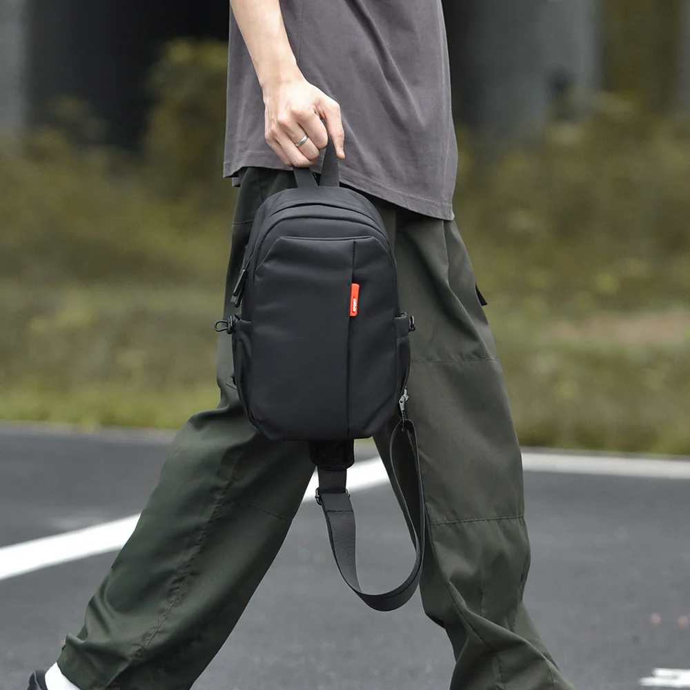 Bolso Pecho Hombre Outdoor Cycling - usage example