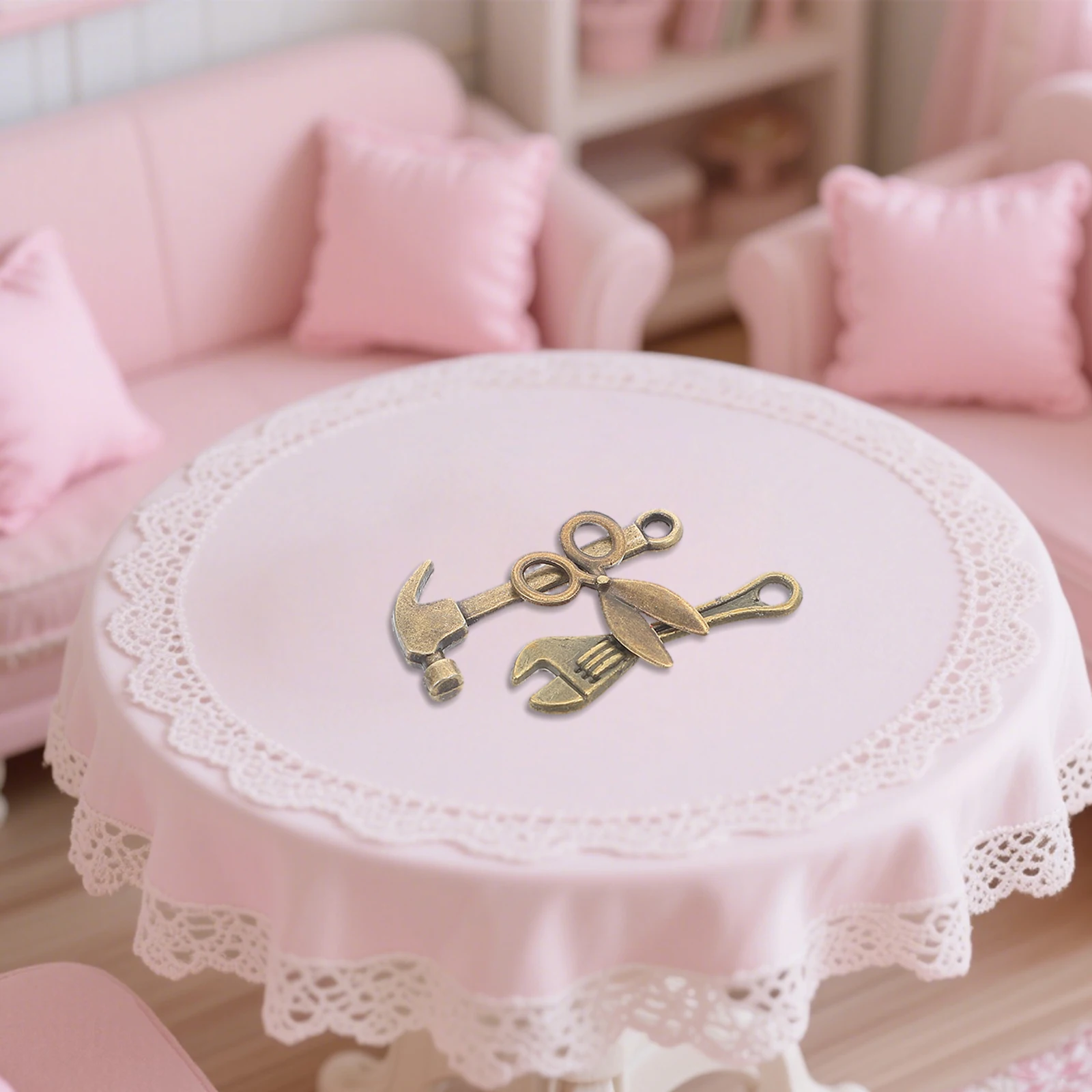 Рисунок 3 - Набор миниатюрных инструментов