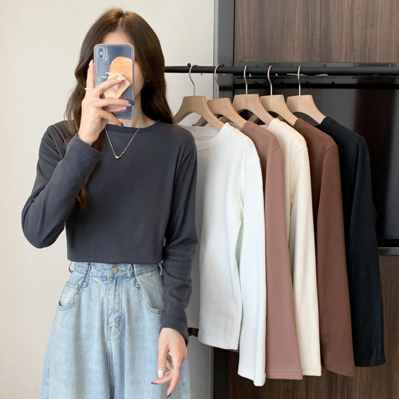 เสื้อยืดแขนยาวทรงเข้ารูปผ้ากำมะหยี่สองด้าน สีพื้นทันสมัย เหมาะสำหรับใส่เป็นเสื้อตัวในช่วงฤดูใบไม้ร่วงและฤดูหนาว รุ่นใหม่