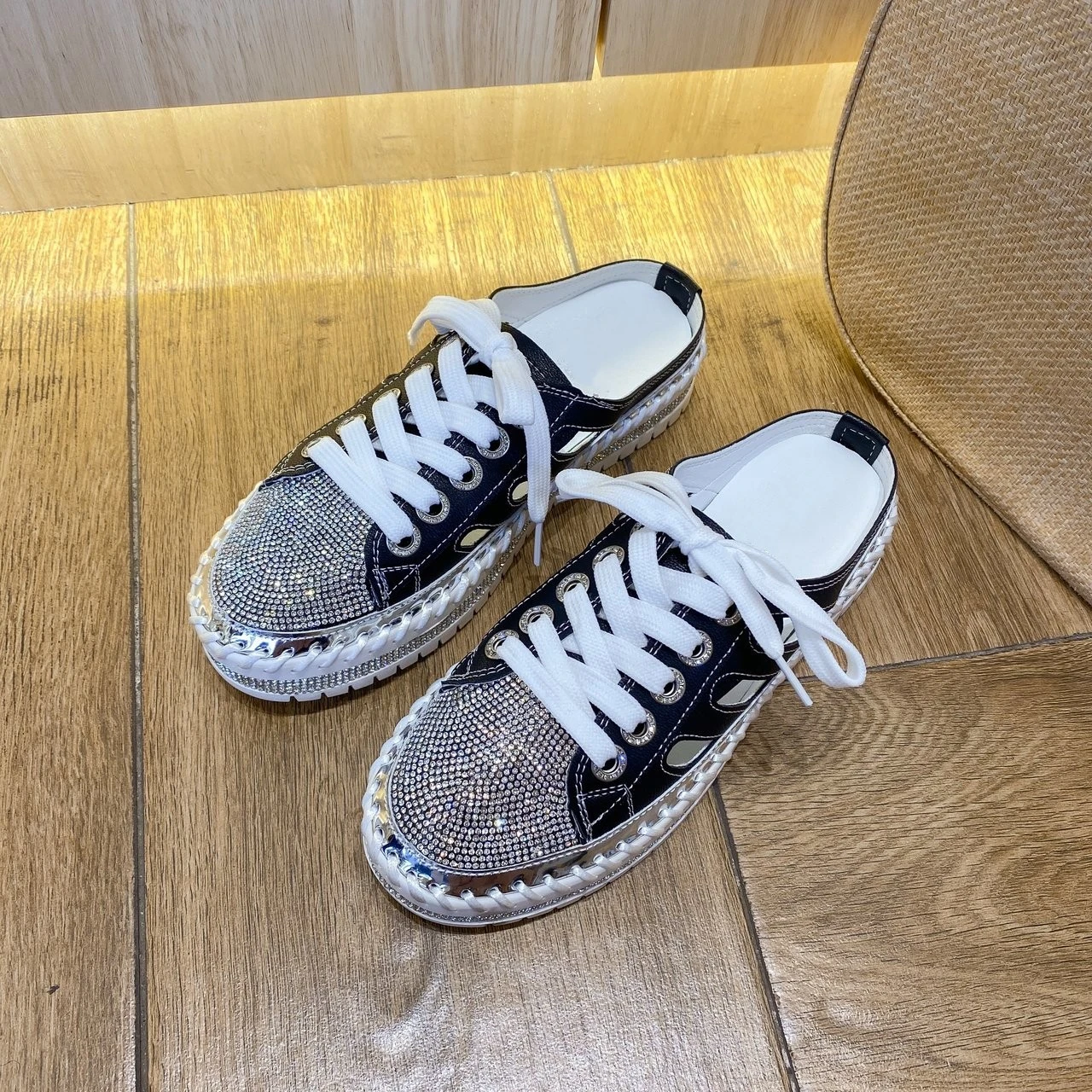 2024 New Fashion Flat Platform Half Slippers Women Summer Couple Bling Mules Crystals Lace-up Shoes Slides beach slipper