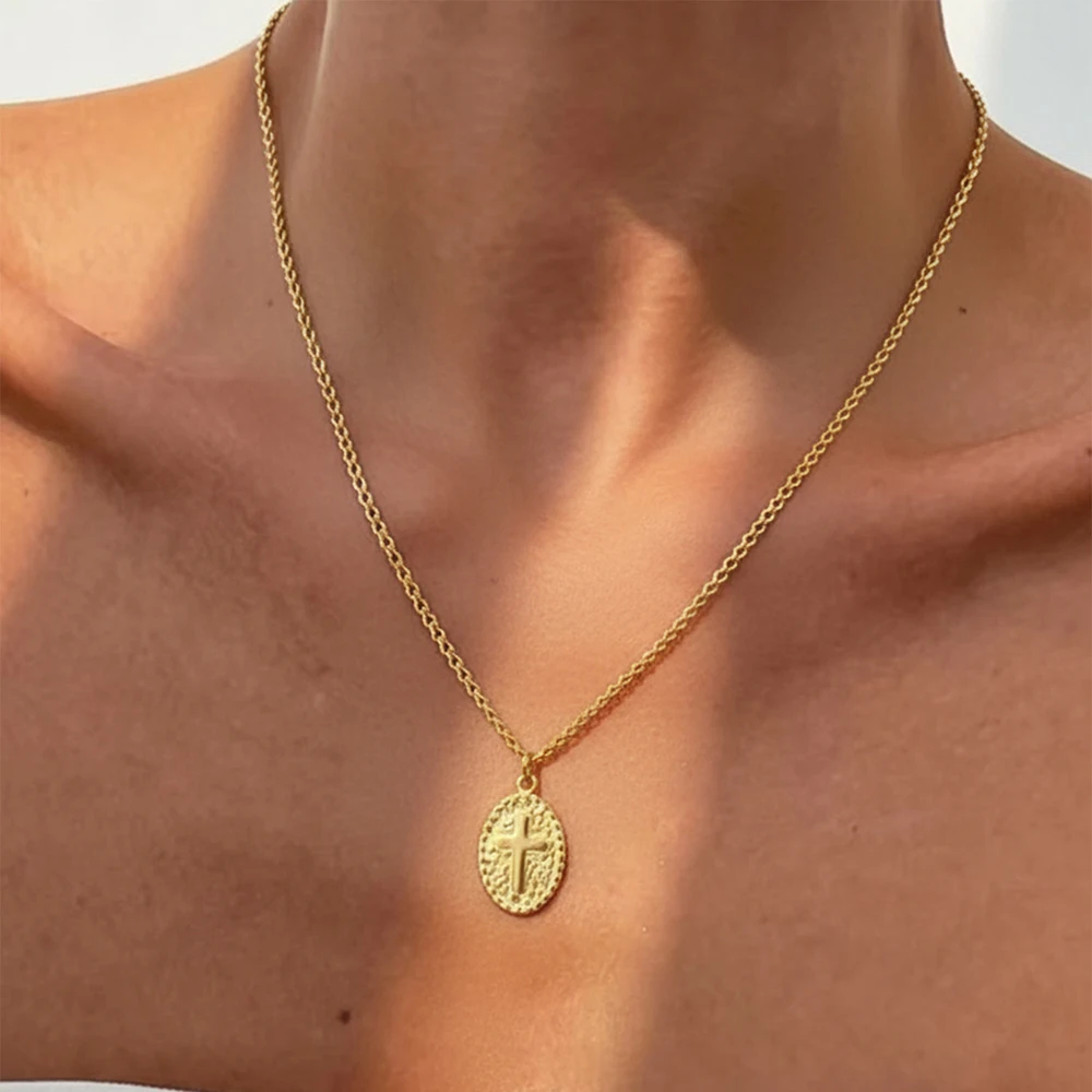 1Pc Gold Cross Medallion Necklace, Curb Chain, Minimalist & Vintage Style, For Women Daily Jewelry