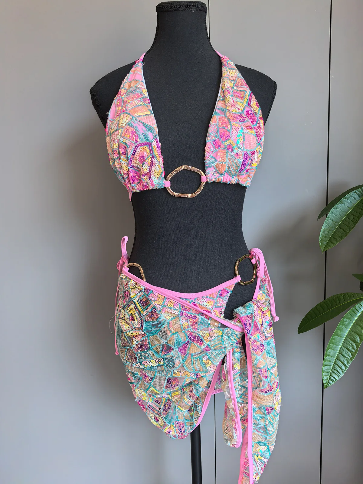 

Sexy Pink Floral Print Bikini Set 2025 Women Sequin Metal Ring Linked Push Up Skirt 3 Piece Swimsuit Beach Bathing Suit Swimwear