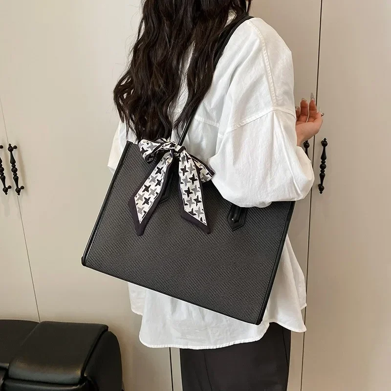 

Fashion Straw Shoulder Handheld Handwoven Bag Vine Tote Travel Basket Women Beach Bag Straw Woven Bag