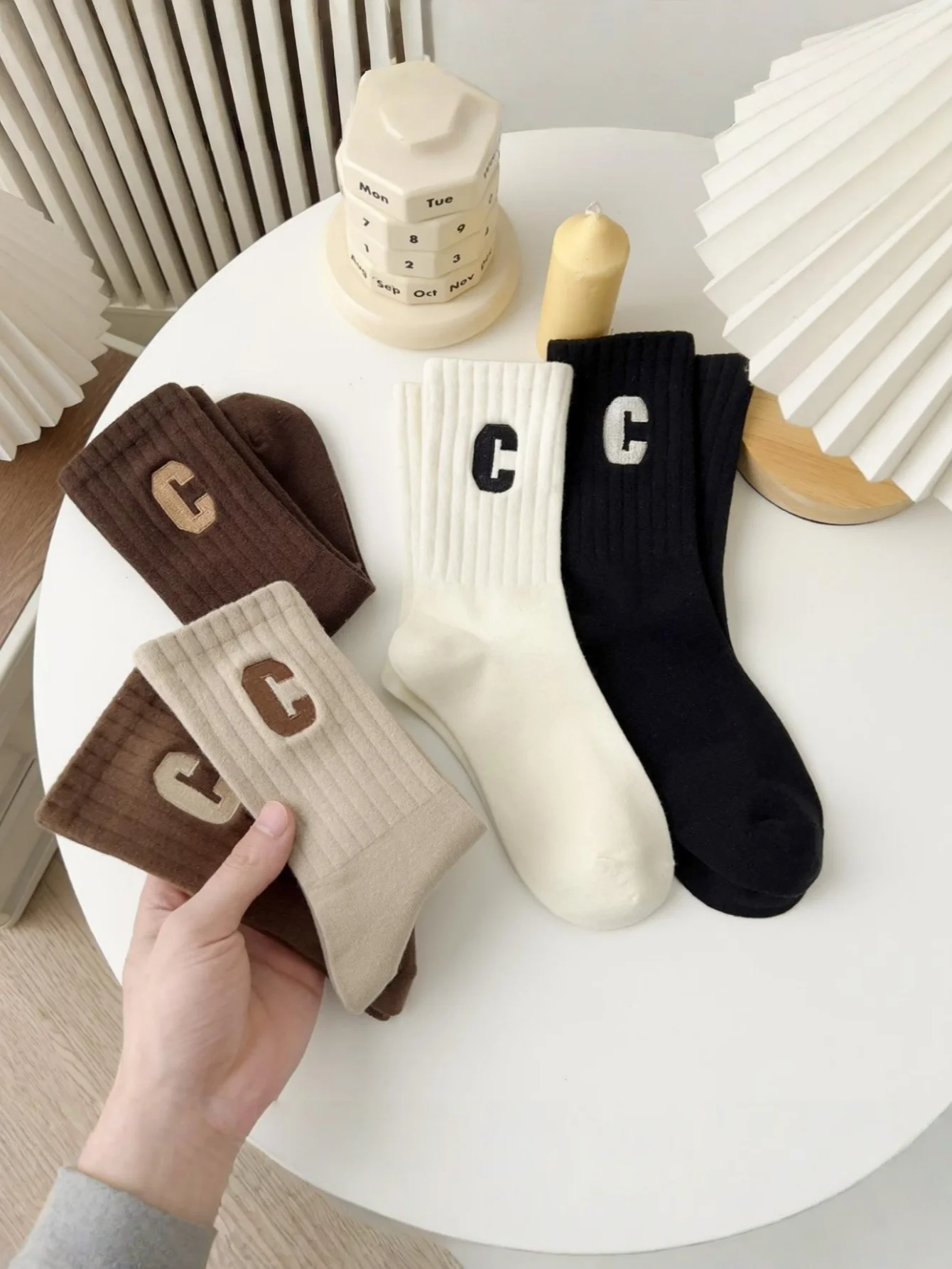 Calcetines de otoño e invierno, modernos, versátiles, con letras, longitud media pantorrilla, estilo universitario, internet-famou