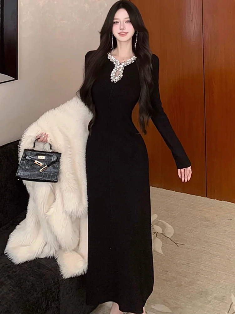 Otoño Invierno negro tejido diamantes vestido con cuello en V mujeres elegante vestido de lujo vestido 2025 coreano Vintage ceñido Festival suéteres