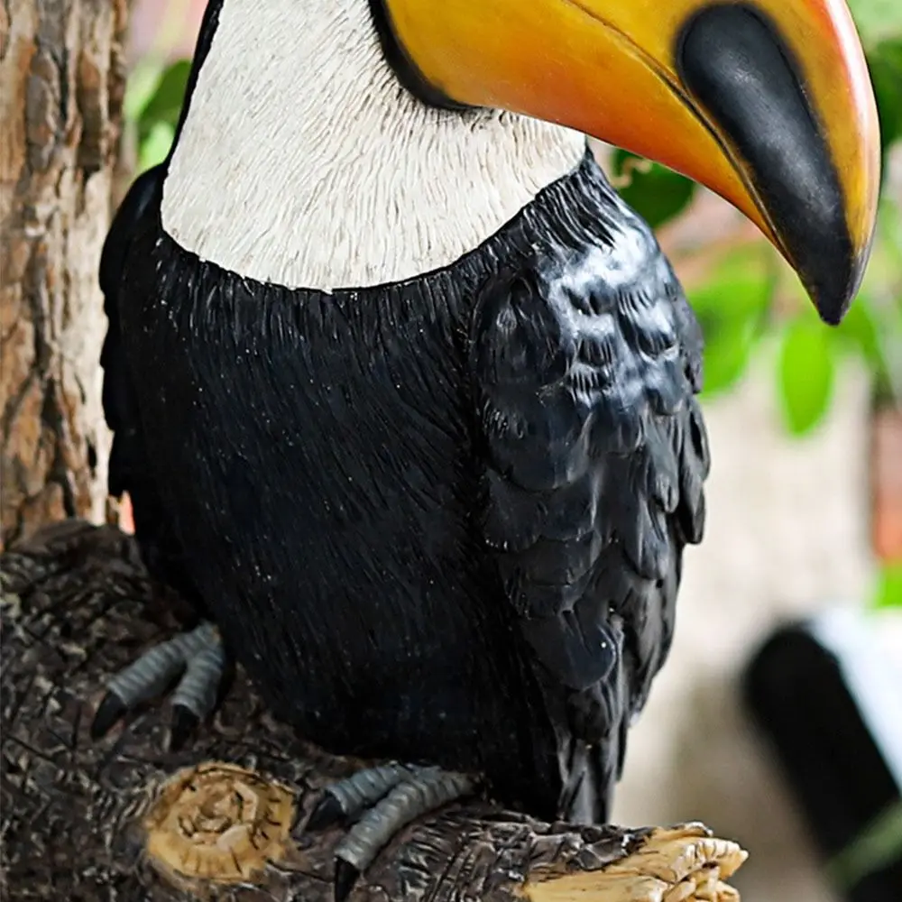 Bird Model Toucan Tree Hugger Statue Realistic Interesting Toucan Bird Figurine Resin Waterproof Bird Figurine Birthday