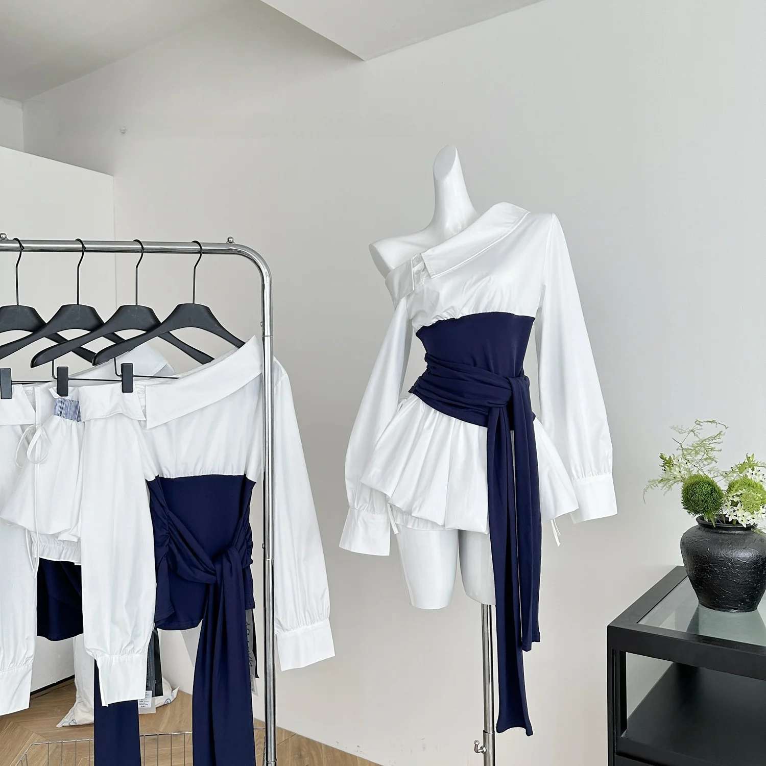 

Lin Summer Spicy Girl, женская футболка с застежкой талии, утягивающий дизайн, топ для поездок на работу, длинная толстовка с капюшоном све, моющийся комплект