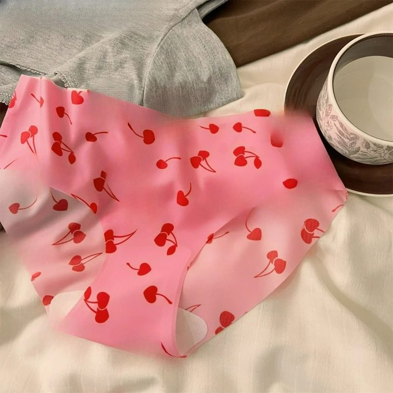 

Милое и чистое стильное нижнее белье из ледяного шелка для девочек, летние тонкие бесшовные сексуальные новые летние трусы для девочек, удобные и приятные для кожи