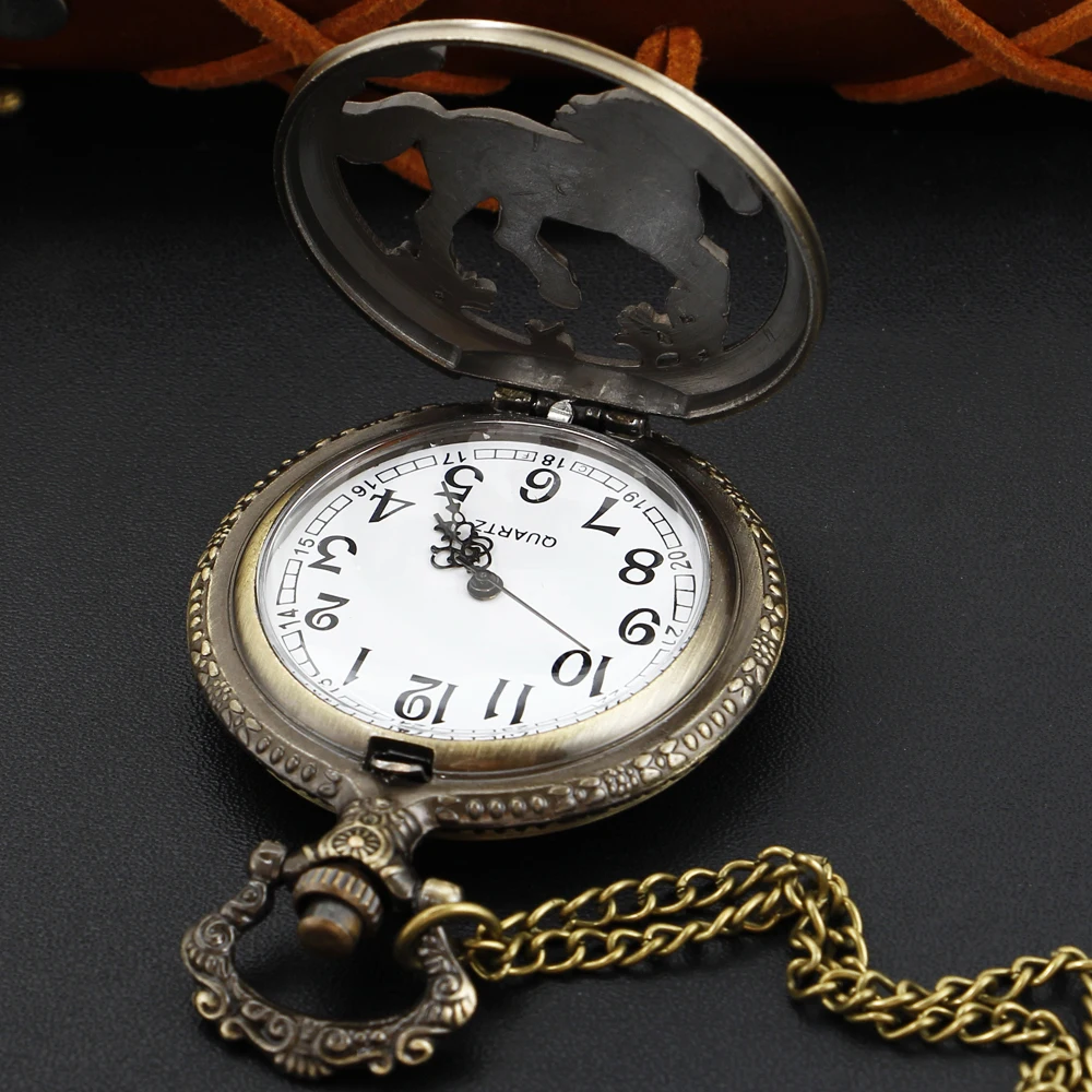 Antique Animal Series Racing Hollow Quartz Pocket Watch Vintage Dial with Chain Necklace Pendant Jewelry Clock Festival Gift