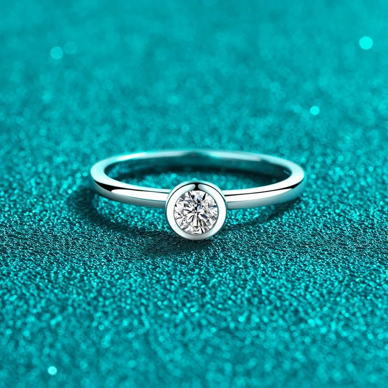NeeTim D Color 0.3ct Round Moissanite Ring for Women S925 Sterling Silver Wedding Band Engagement Rings Birthday Fine Jewelry