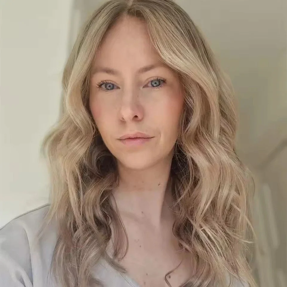 شعر مستعار دانتيل أشقر فاتح مع جذور داكنة شعر مستعار ناعم للحفلات شعر مستعار طويل مموج عميق من الدانتيل شعر مستعار أمامي اصطناعي عالي الدقة 24 بوصة شعر مستعار بدون صمغ #3