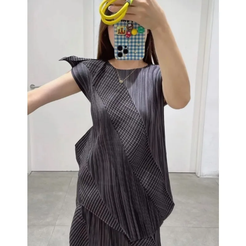 Camiseta feminina plissada 2025 miyake novos topos saia curta conjunto simples versátil temperamento moda commuter roupas de compras