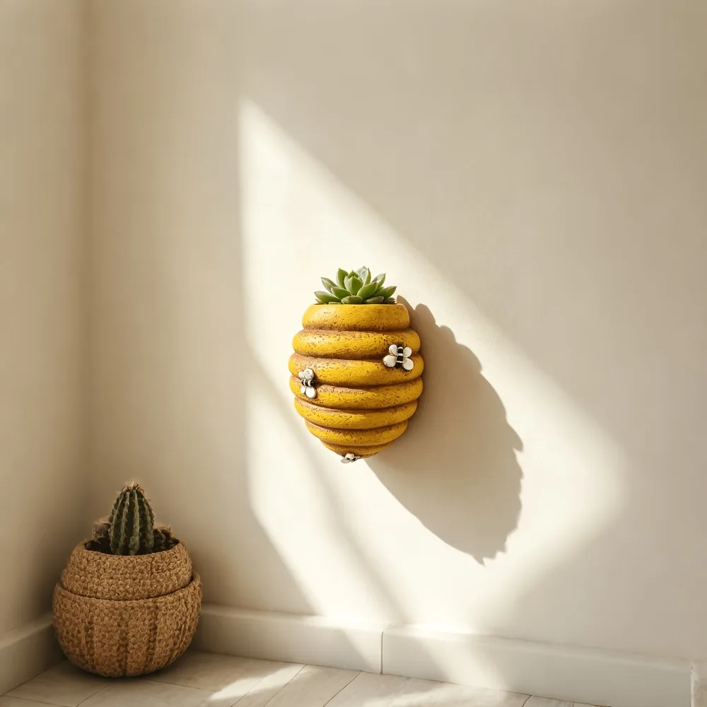 Novelty Creative Imitation Honeycomb Wall Mount Resin Planter Cute Bee Accent Indoor Outdoor Garden Wall Floral Decor Figurine