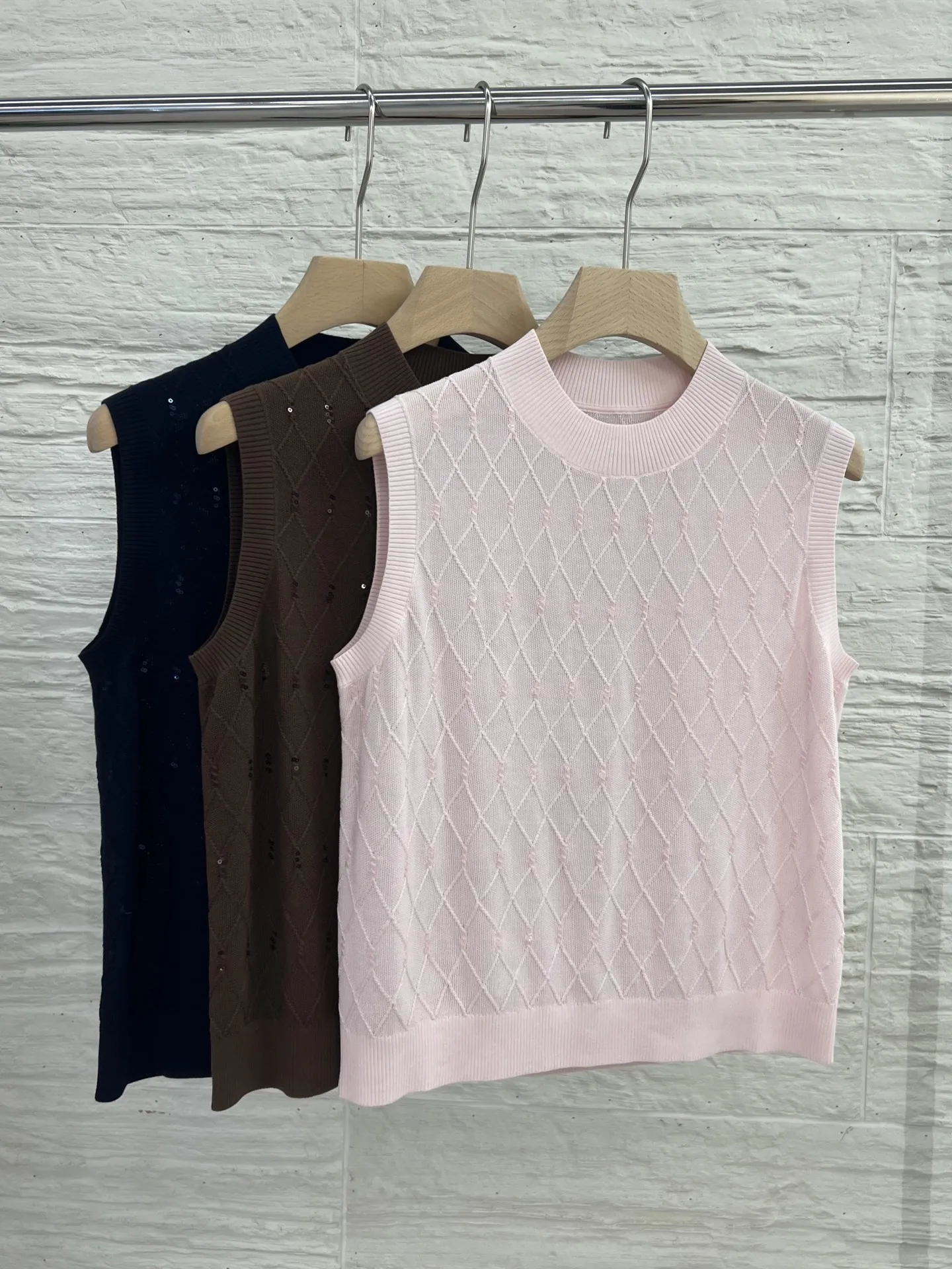 2026 Early Spring/Summer New Gentle Style Diamond Pattern Sequin Knitted Silk Cotton Vest For Women