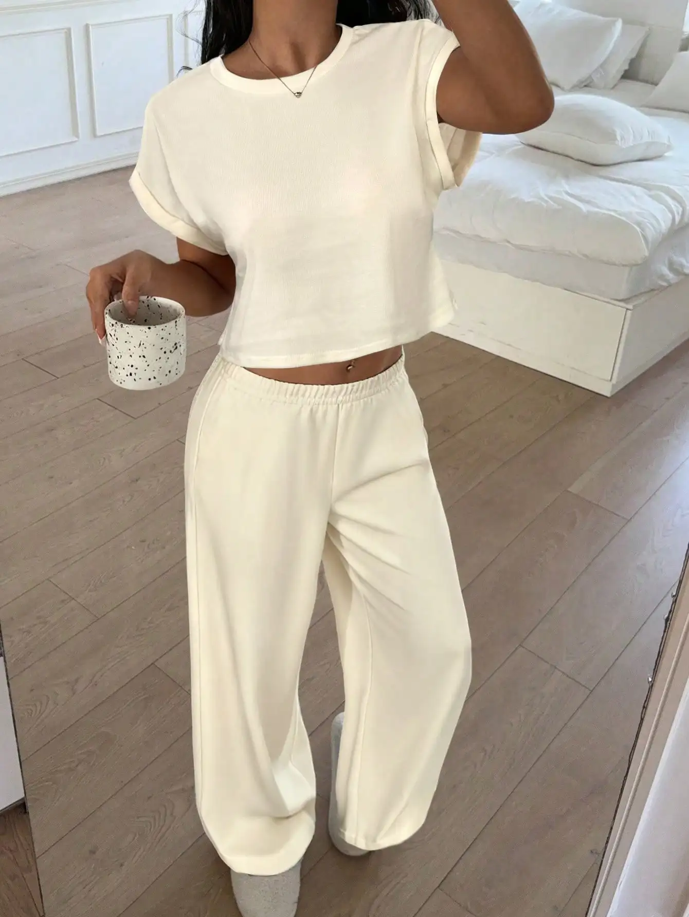 

Cream Women Bat Sleeve Round Neck Crop Top And Wide Leg Pants Loungewear Set