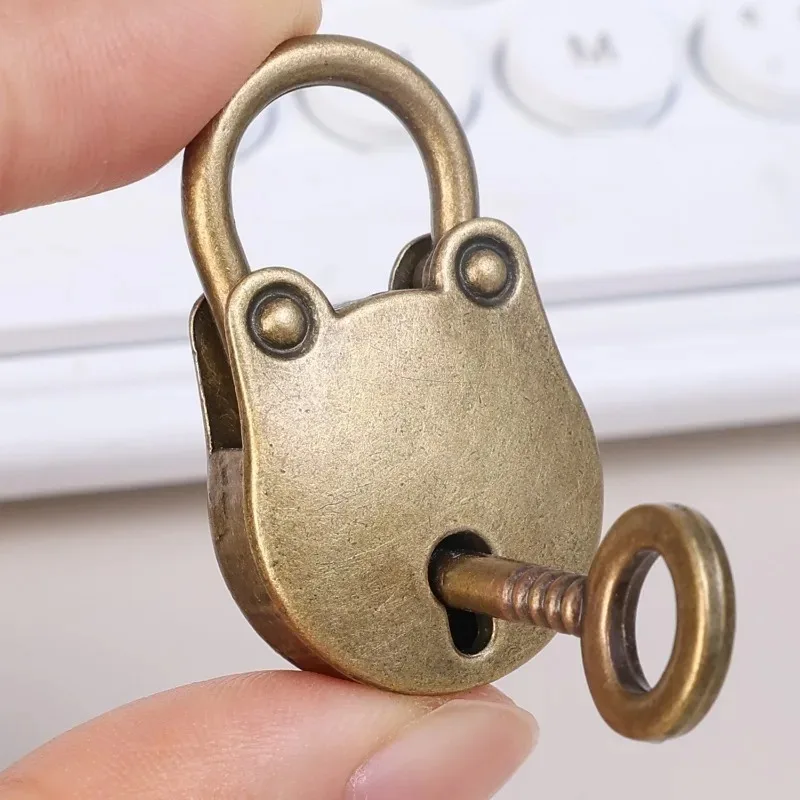 Old Vintage Bear Padlock Antique Alloy Metal Keys Padlocks for Boxes Luggage Bags Diary Hardware Locks Mini Bear Head Lock Decor