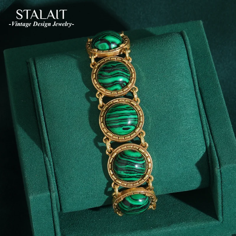 

Vintage Green Natural Stone Oval Egg Faced Charm Butterfly Bracelets for Woman Palace Style Gold Color Handmade Inlaid Jewelry