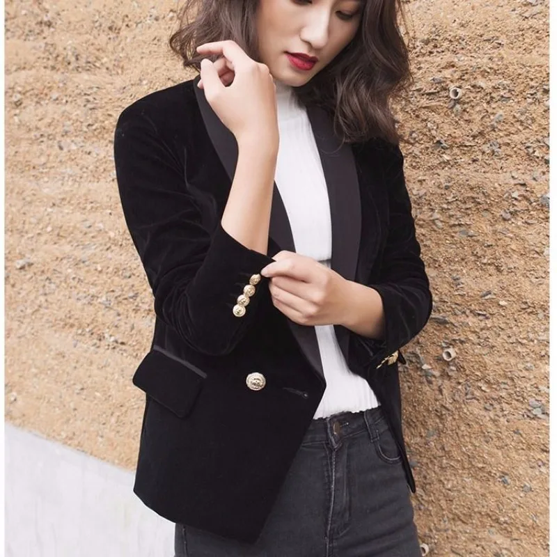 

Бархатный женский пиджак, маленький костюм, весенне-осенний новый стиль, элегантный и утягивающий атласный топ с длинными рукавами и металлическими пуговицами, верхнее пальто