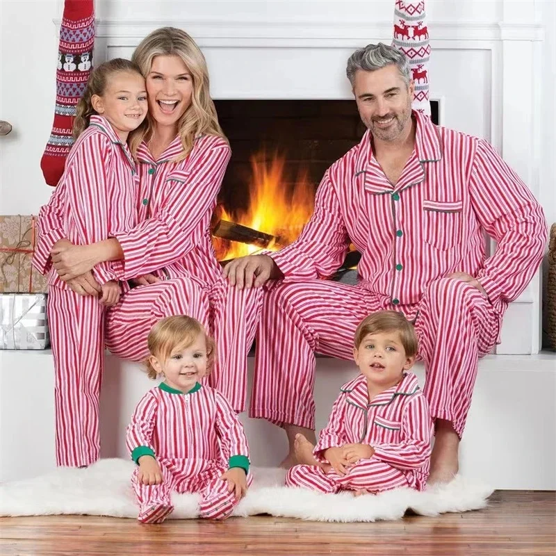 

2025 Striped Christmas Family Matching Outfits Look Father Mother Kids Baby Pajamas Sets Daddy Mommy and Me Xmas Pj's Clothes