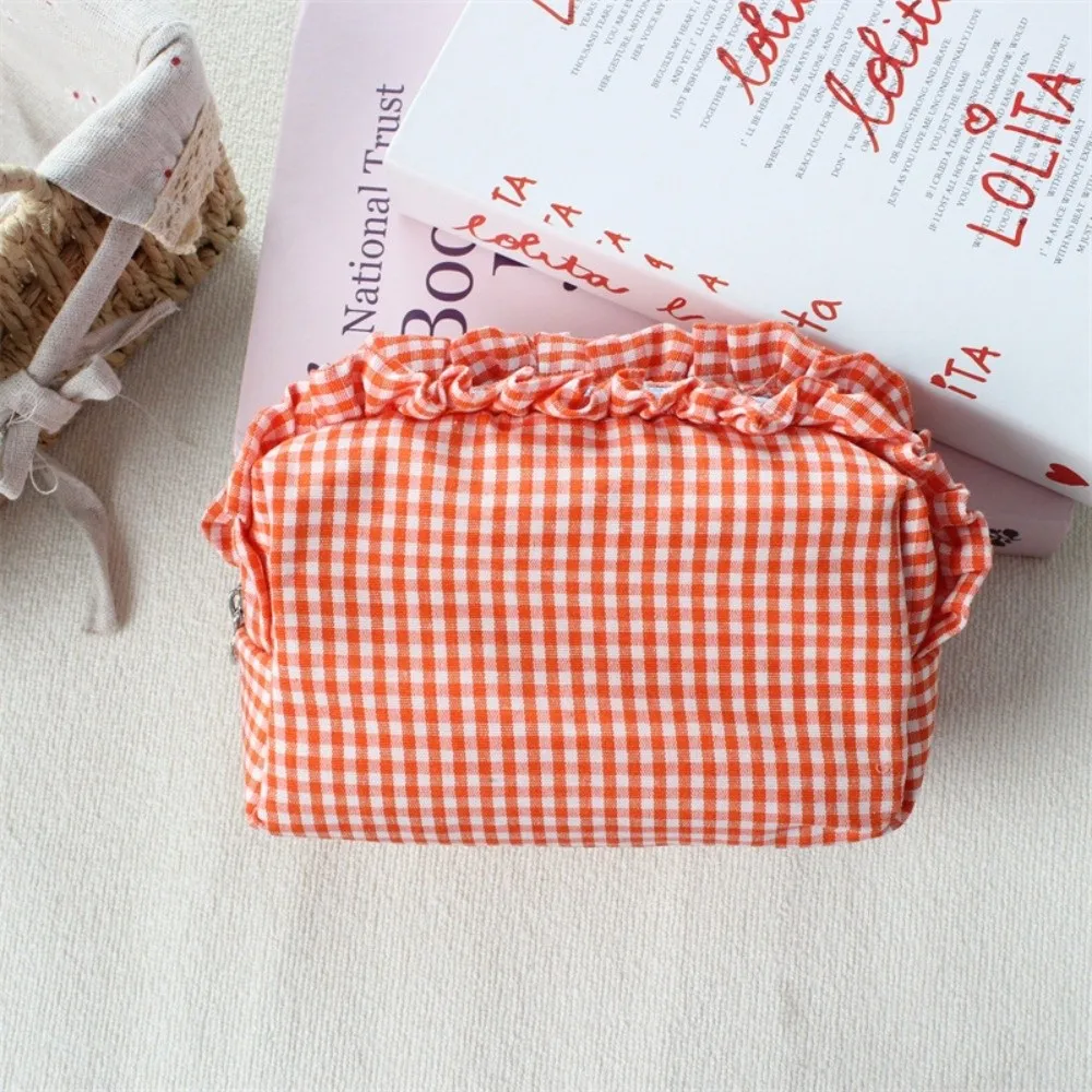 Quilted Design Ruffle Edge Makeup Bag Gingham Plaid Zipper Closure Plaid Pattern Cosmetic Bag Lightweight Durable Toiletry Bag