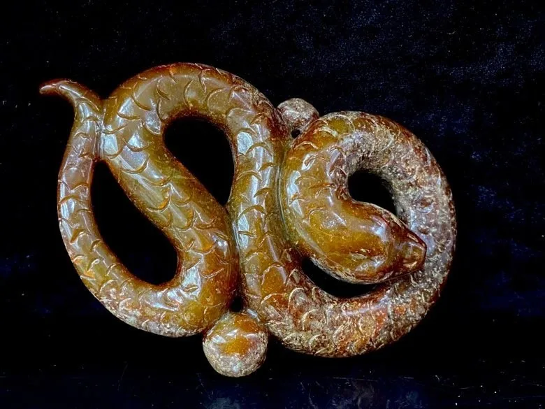 Old Chinese Han Dynasty Natural Hetian Jade Carve Feng Shui Snake Animal Statue