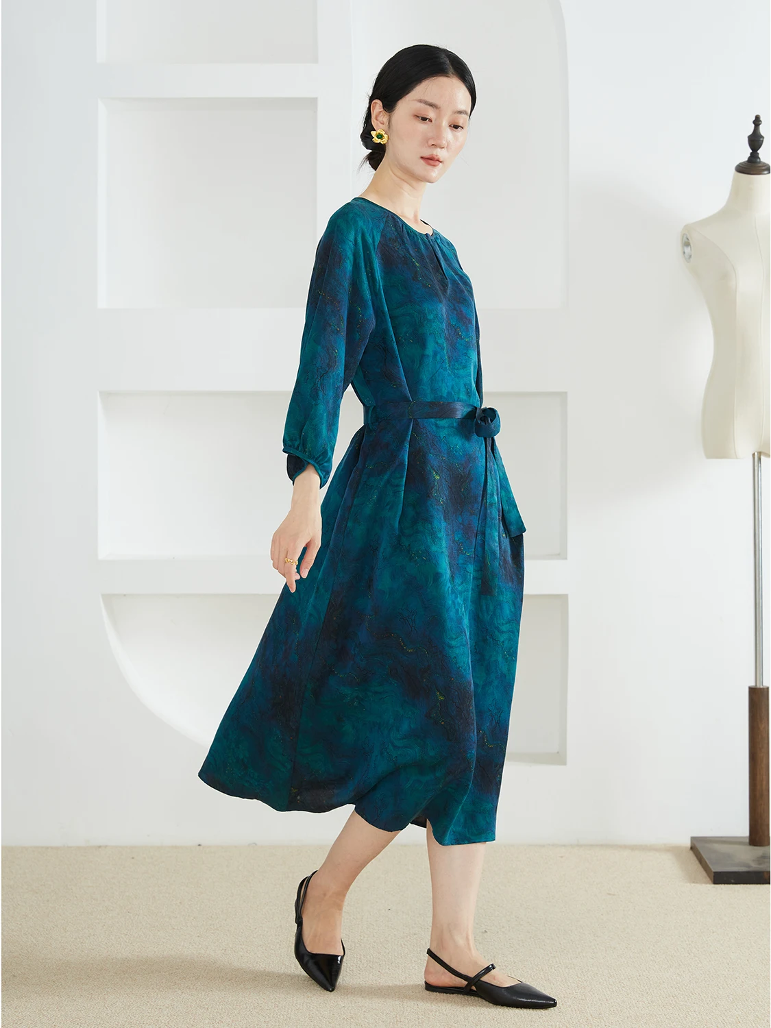 2025 Women's Fashion Summer New 100% Natural Mulberry Silk Jacquard Gambiered Guangdong Gauze Deep Sea Blue Long Sleeve Dress