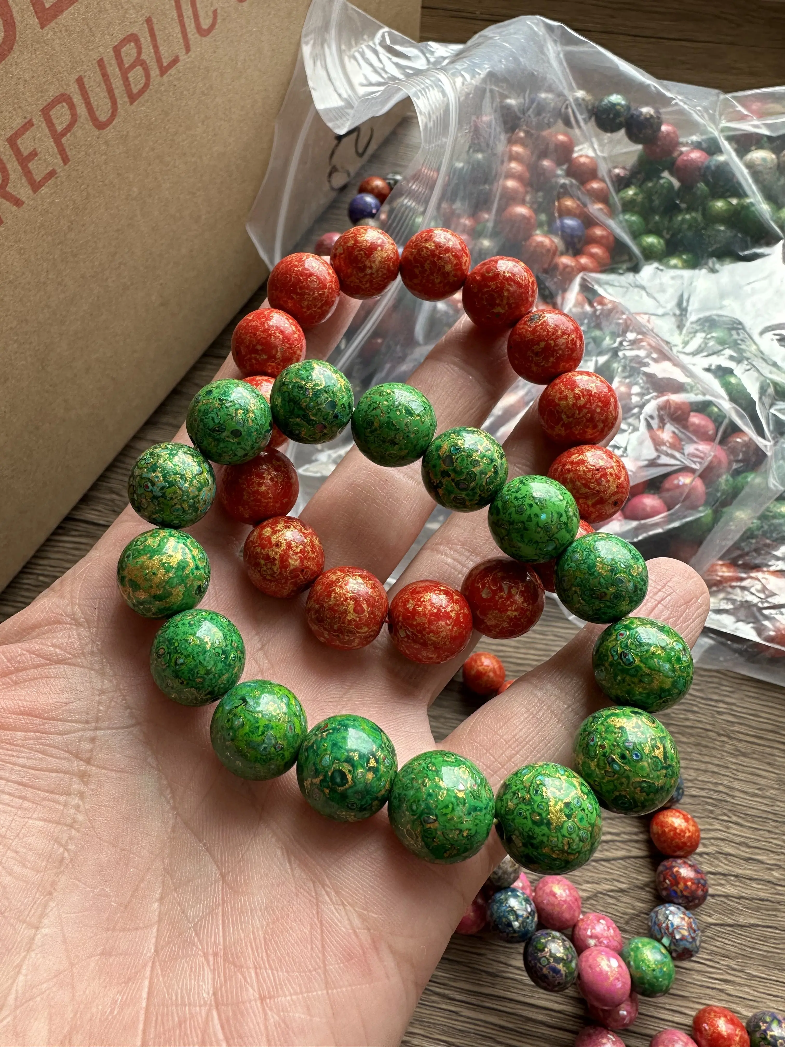 Authentic old inventory sales of 80 s and 90 s wooden tire big paint beads inlaid pearl bracelet multicolor a string of price