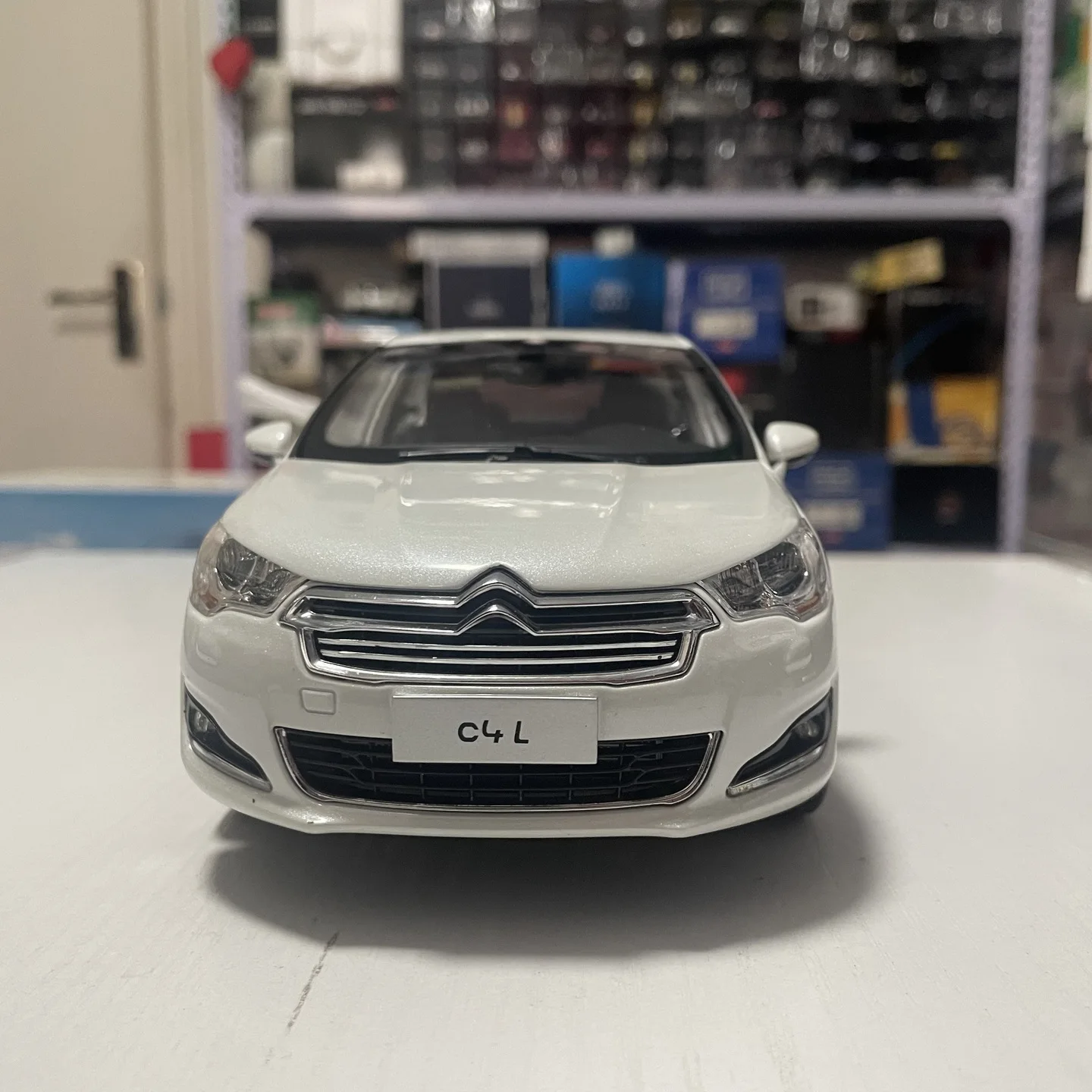 مقياس 1:18 دييكاست سبيكة بيضاء سيتروين C4L 2013-2015 ألعاب سيارات نموذج كلاسيكيات الحنين الكبار هدايا تذكارية عرض ثابت #3