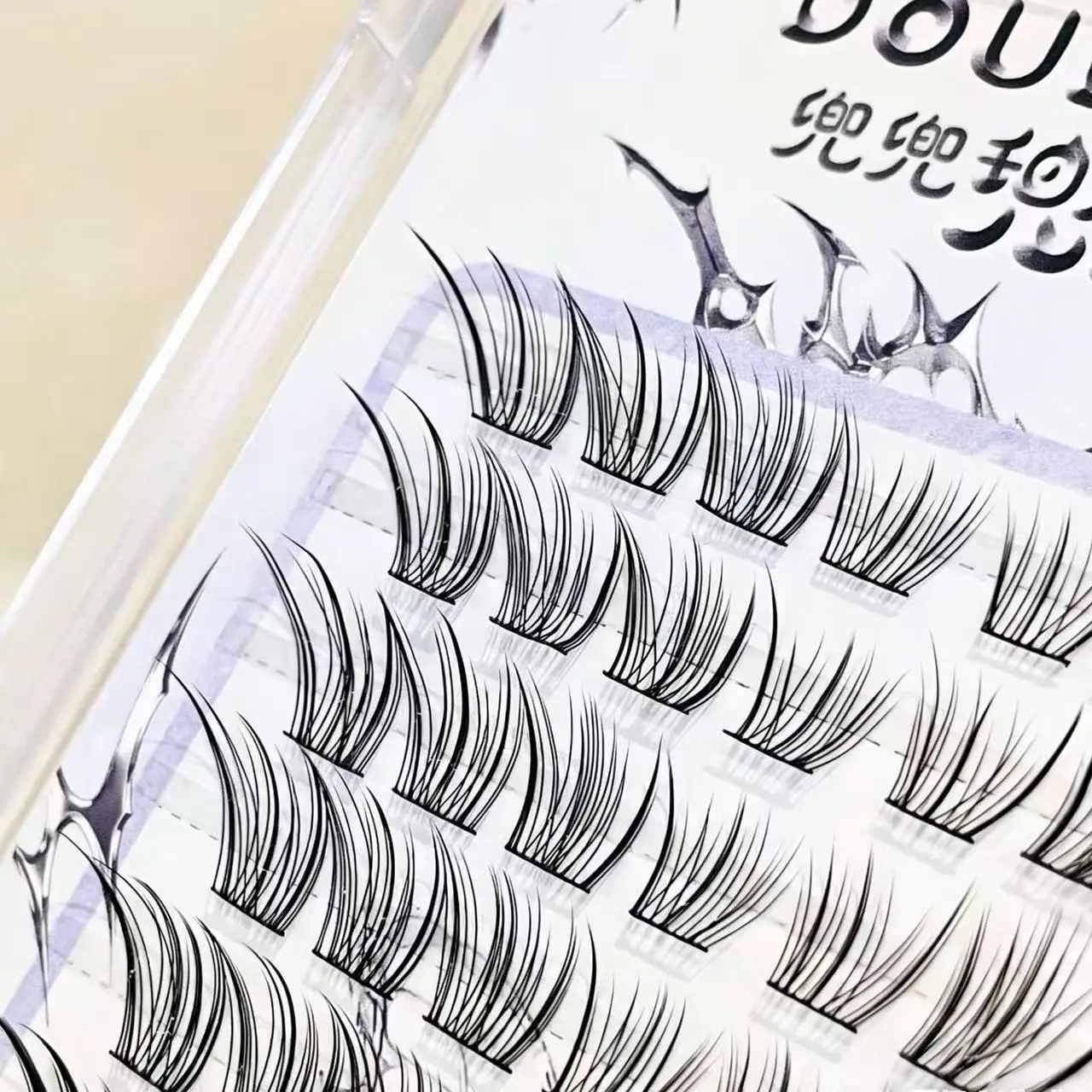 Doudoutian Clear Slant Fox Cluster Lashes Elegant Natural Look Fit Light Heavy Makeup Photo Friendly Vivid Fox Eye Makeup view 4