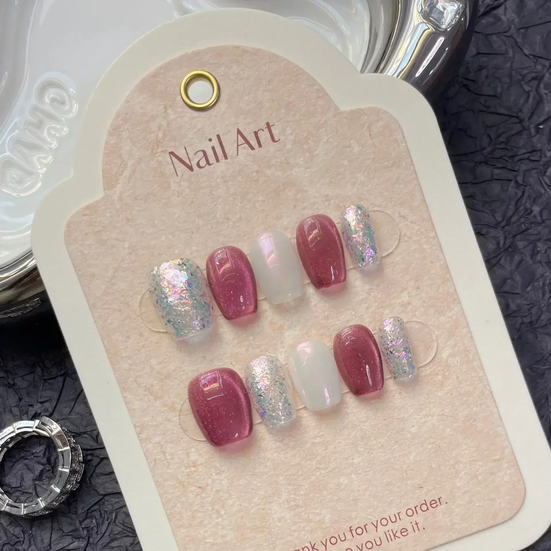 10 ชิ้น Glitter Handmade กดบนเล็บเต็มรูปแบบ Cat's Eye สีแดงสั้น Ballerina เล็บปลอมเล็บสวมใส่เล็บเคล็ดลับ Art