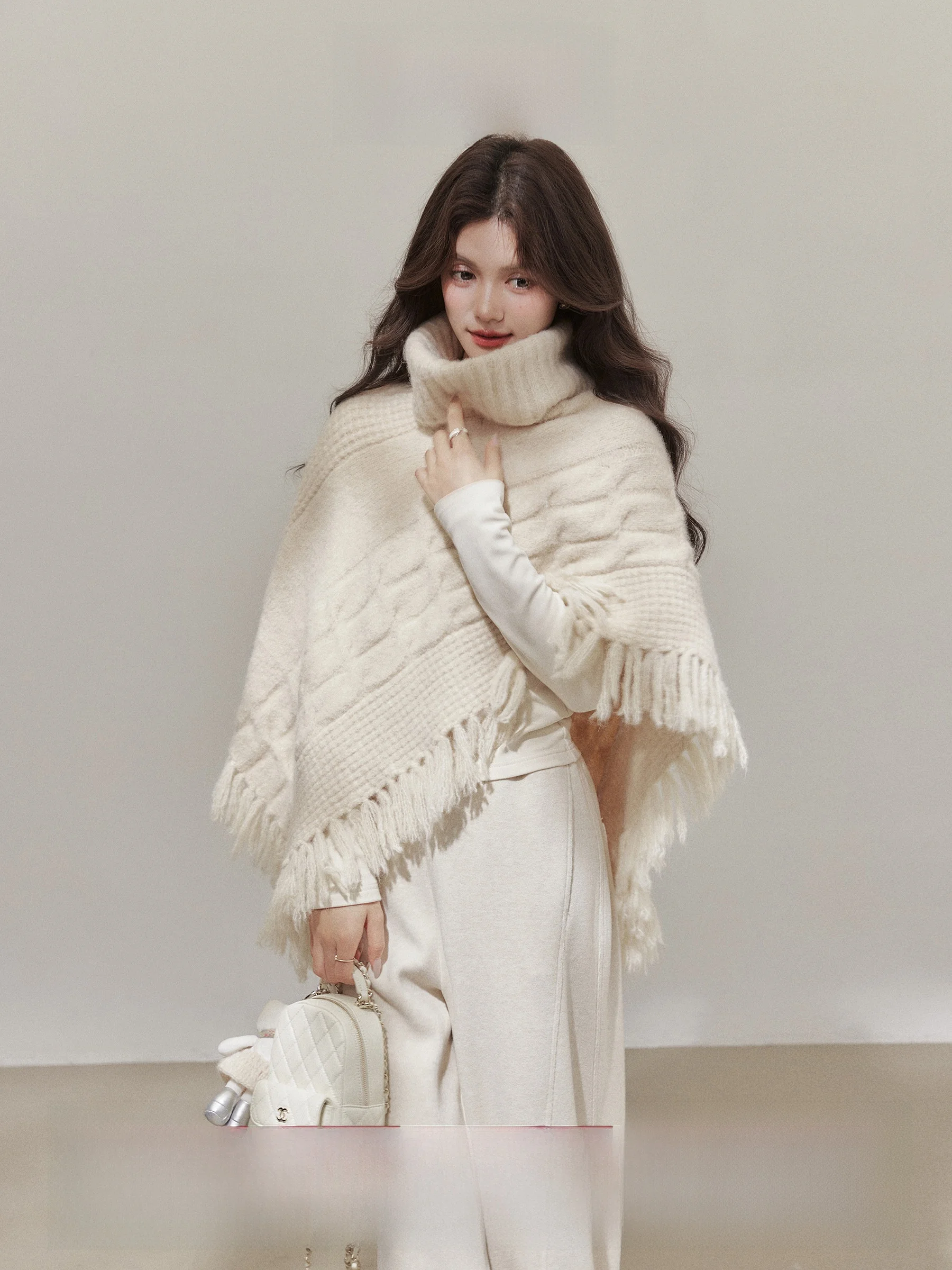 

Романтичный свитер Camaro оверсайз с бахромой и воротником-стойкой, свободный крой, женская мода, зима 2025, эксклюзивно онлайн